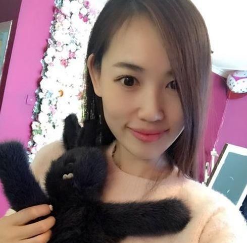 马蓉又曝新男友，海南63岁富商，网友神评论：再有钱也会被她坑光