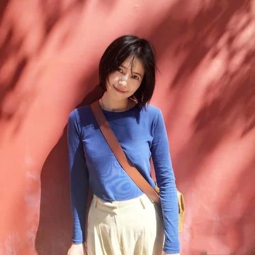 【 显贵】一袭丝绒抹胸长裙温柔性感，搭短发高级显贵，高圆圆女神气质绝了