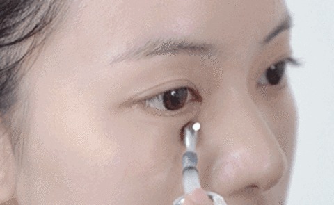 关晓彤跟鹿晗从日本回来，眼袋竟袋消失了？！难道是假眼袋？