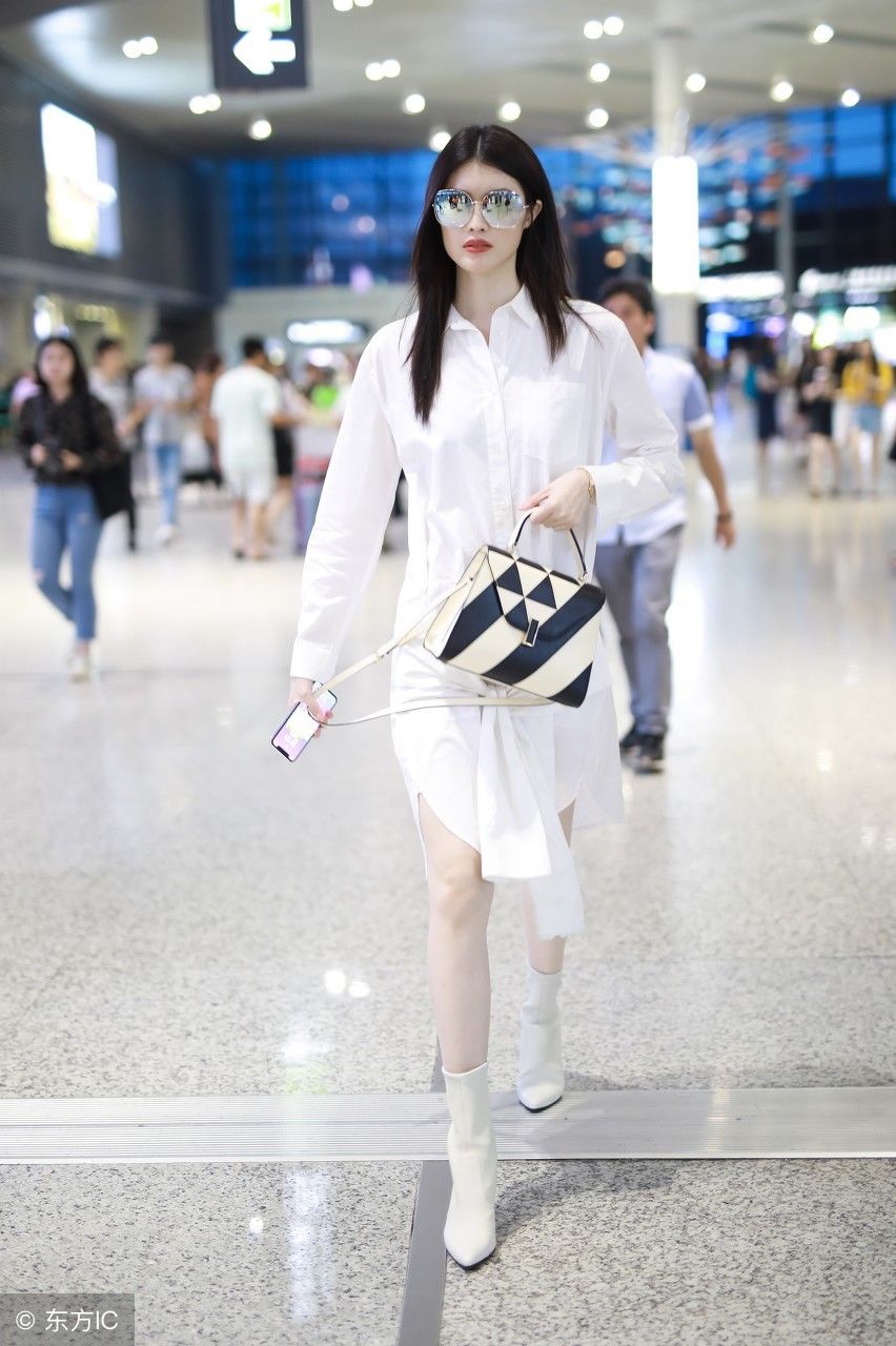 继大长腿之后再现“灯管腿”, 只有她最让人服气