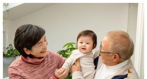  『高情商』被问奶奶好还是姥姥好，孩子3种回答，既体面又体现情商高