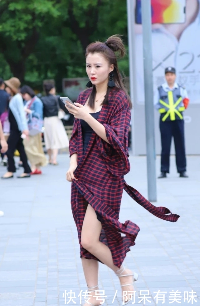 「 丽人」眼花缭乱啊！，路人街拍：各种风格的街头丽人