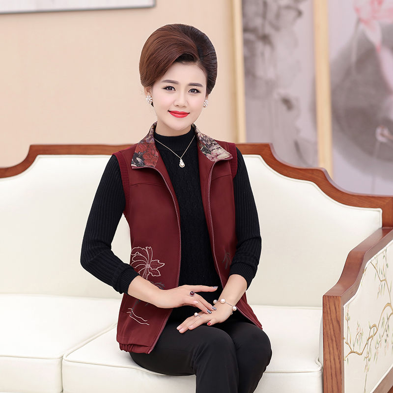 真的没人看出婆婆60了，全因为她穿这裙子，像个大姑娘儿