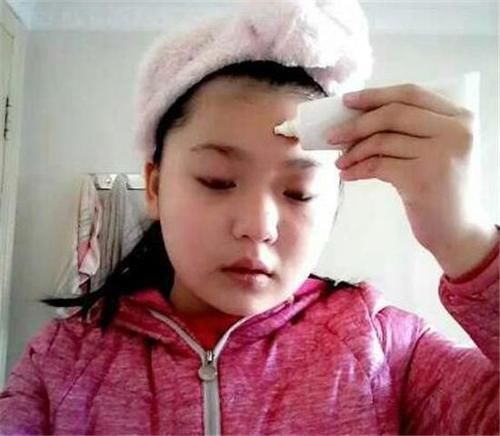  【小时】年仅15岁小女孩，出门前化妆要1小时，自称“简妆”：别人耗时更长