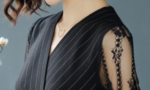 大胸女人会穿才是真美!瞧瞧下面女人，曲线毕露，女人味十足