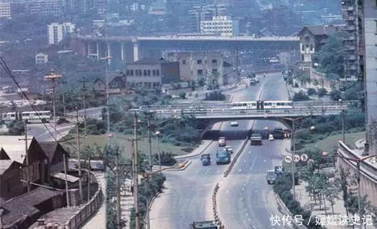 70年代，解放碑还是最高的建筑——老照片上的重庆记忆