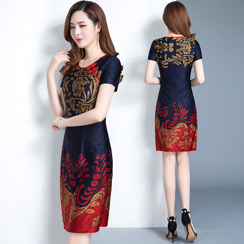 “小个子”女人别穿得太寒碜，夏天穿这改良旗袍，时髦有女人味