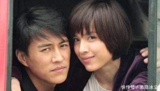  演艺圈：43岁靳东全家近照，二婚老婆是我们熟悉的她，儿子被称最帅星二代