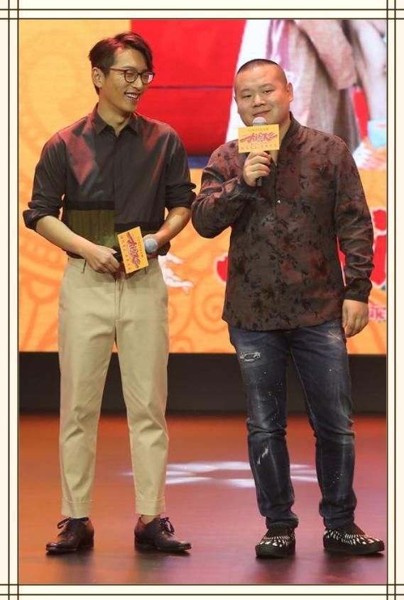 岳云鹏这个撞衫玩大了！竟与帕丁森同穿一件牛仔外套，网友：尴尬