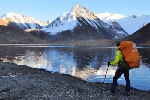 走近狼群守护的天山:有人曾晚上被湖里什么东西惊吓,一群人丢帐