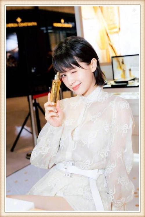 当38岁董洁遇上30岁王子文，同穿刺绣装，董洁完胜