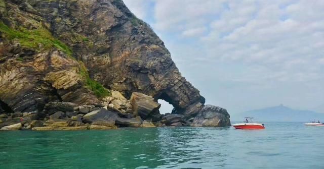 比三亚人少，比青岛消费低!这个高铁直达的小众海岛，景美海鲜多