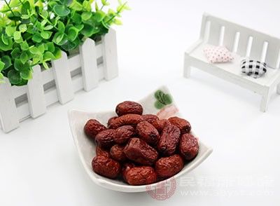  [皮肤]皮肤缺水怎么办 更换护肤品缓解这个症状