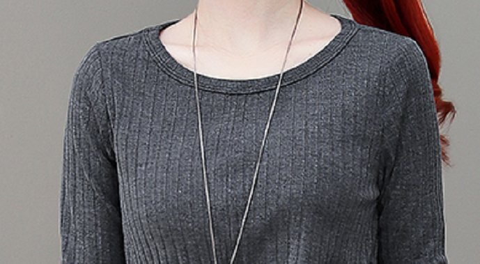 50岁小姨真会穿!瞧瞧她穿身上的“秋季套装”，洋气超显瘦