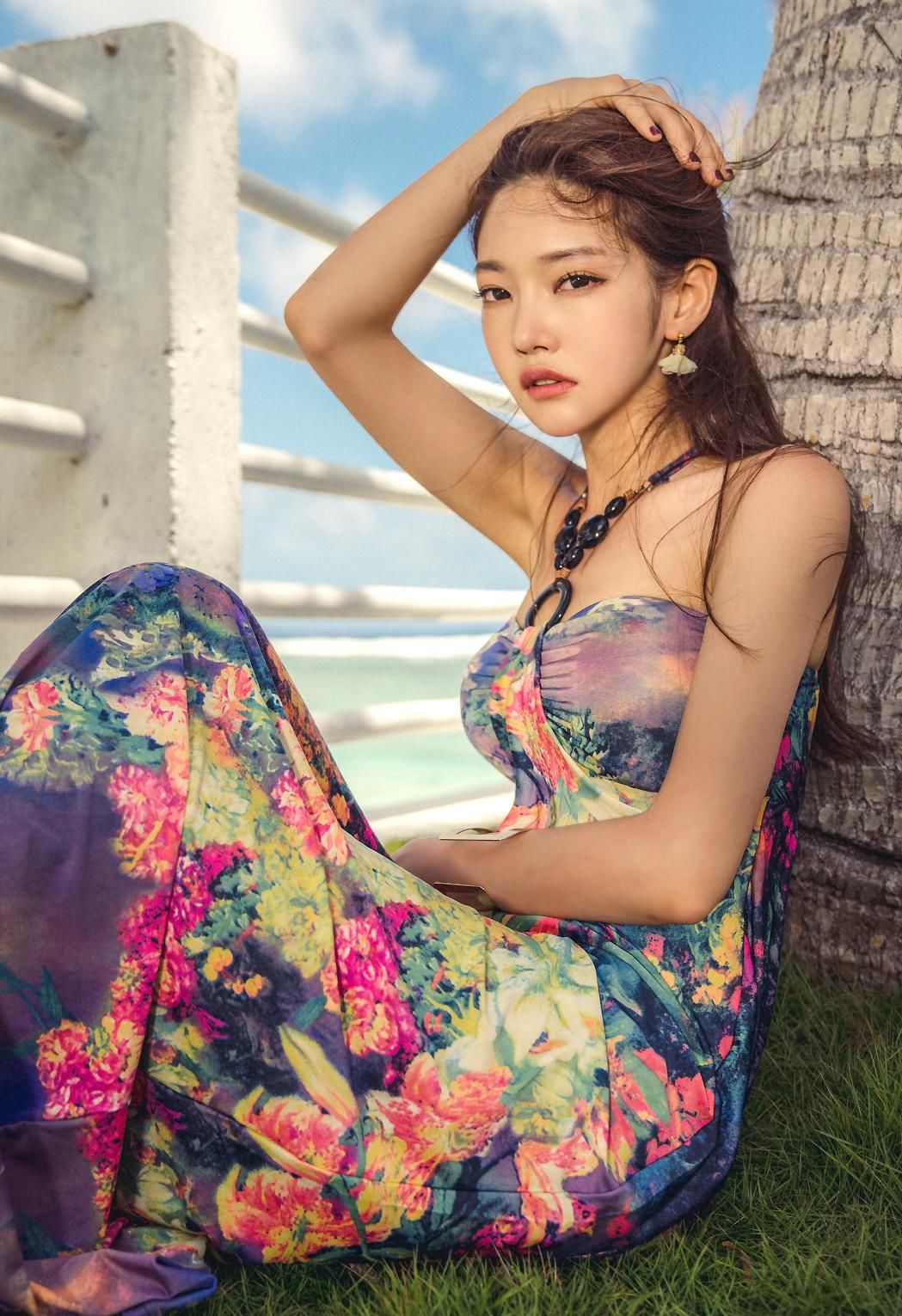  海边|美女你打扮成这样，就是去吹海风吗？