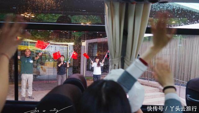 当中国游客离开日本时,日本的酒店员工居然对他们做出这样的举动