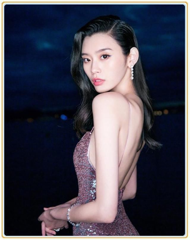 本以为奚梦瑶穿粉色亮片裙身材炸裂，可看到昆凌这效果，我沉默了