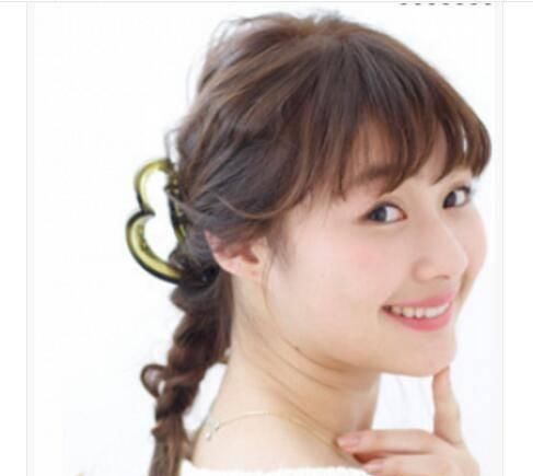  「特别」韩式女生可爱扎发，简单却又特别的唯美，与众不同的发型