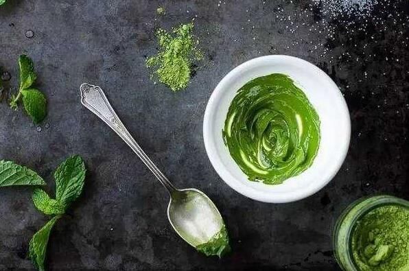 百万螨虫在后背“为非作歹”有4个表现，别太晚知道，教你3招灭螨