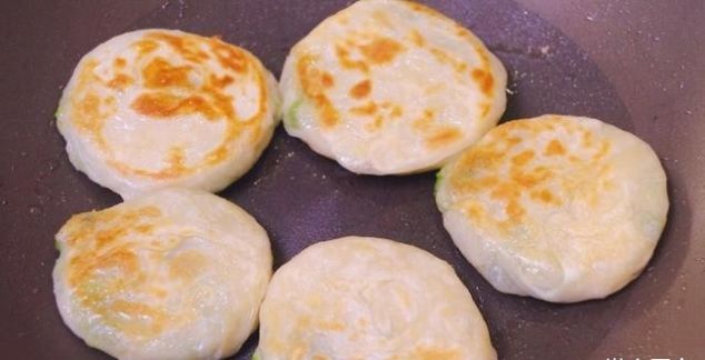  咬一口：宅在家教你做葱油饼, 咬一口酥掉渣, 我家三天两头吃