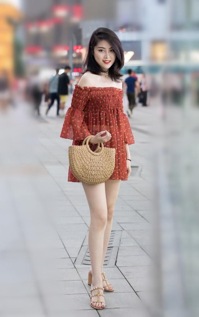 街拍，富有青春朝气的时尚穿搭参考，让你彰显靓丽姿态!