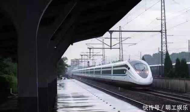  #行走#厉害了我的国,中国最舒适的双层软卧高铁,行走大中国越来