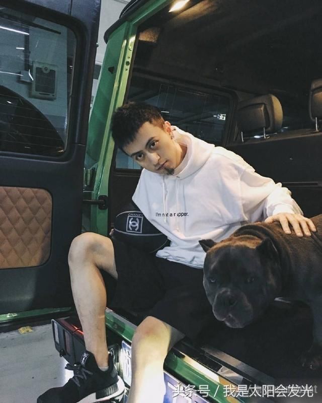 富二代致网红怀孕甩4500万给她打胎，她却偷生下来今母子住进