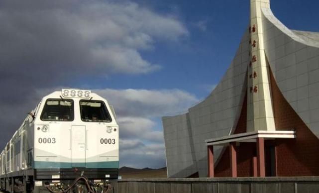  唯一@世界唯一“天边”火车站，海拔5000多米，中途禁止乘客下车