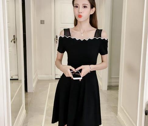 厌倦了阔腿裤套装，不妨多试试这样的吊带连衣裙！清新甜美超仙儿