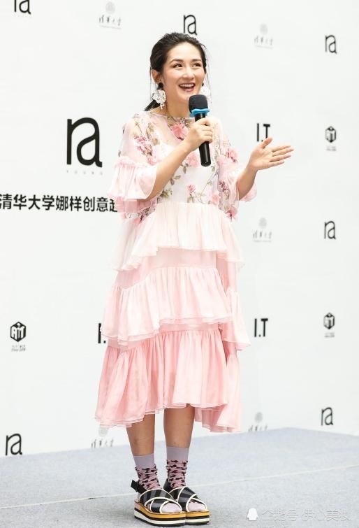  「拖鞋式凉鞋」建议矮个子女生，尽量别穿这3双鞋，尤其第2双，会让你矮上加矮