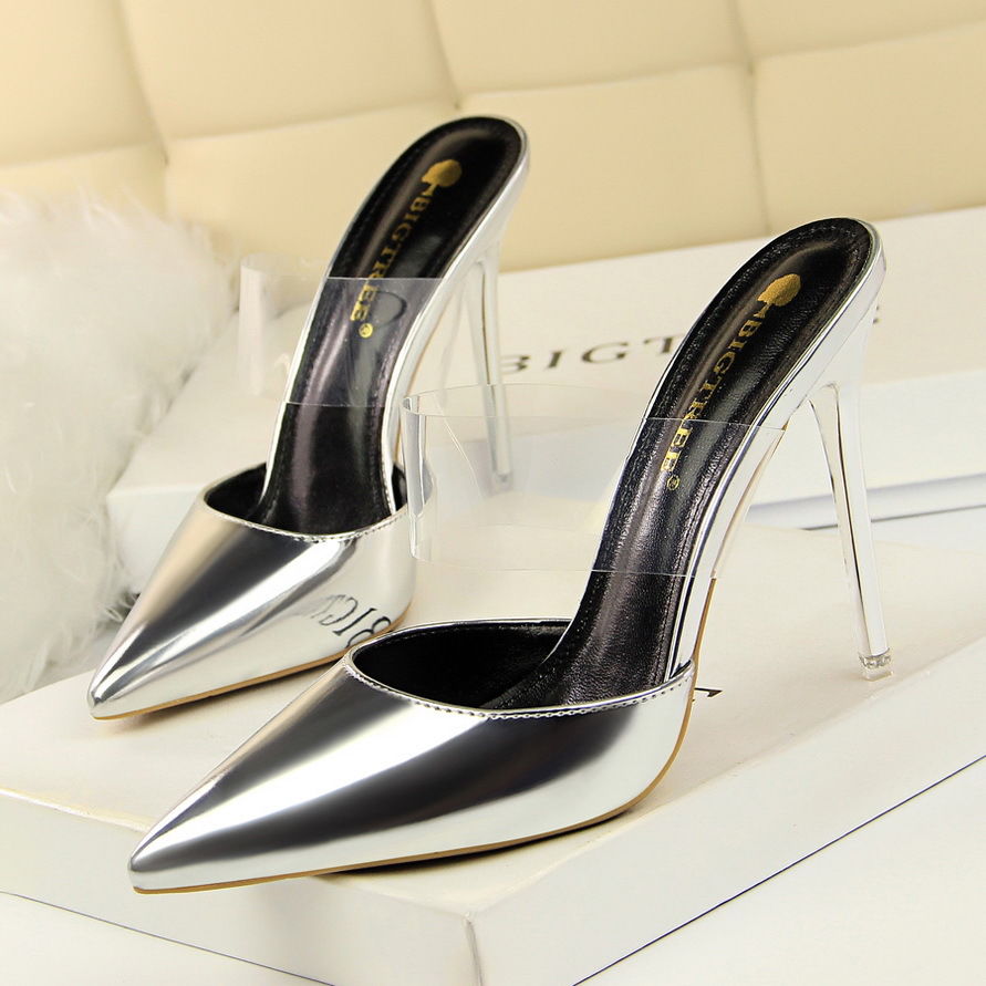 从不穿高跟鞋的老婆，这次彻底颠覆了，我都被迷住了，特撩人