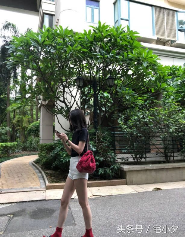 王思聪前女友晒美照，满屏大长腿让人羡慕的不行