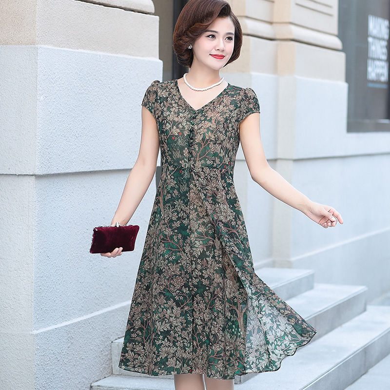 “妈妈装”又出新款了,巨适合五六十岁妈妈,穿上想不美都难