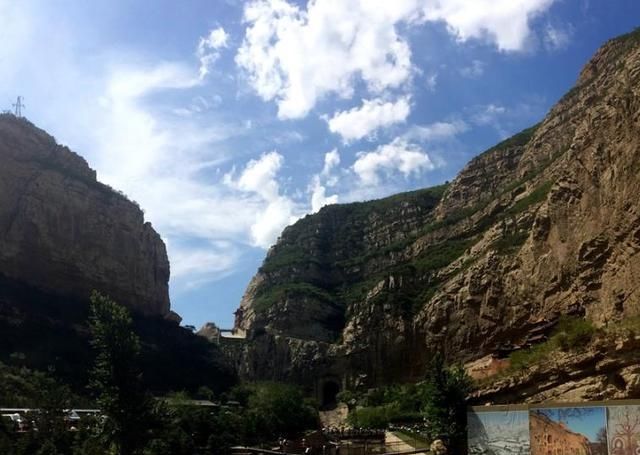 我国最“特殊”寺庙，建在悬崖之上，冬天还不能生火