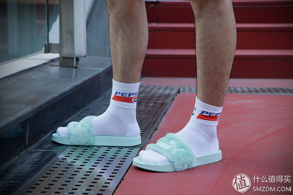 马克实测 篇一:11双澡堂拖鞋大测评!谁说不能下水的拖鞋就不是好