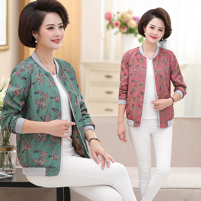 50岁妈妈胖又矮，刚发工资给她买了5件“妈妈装”，高贵又减龄