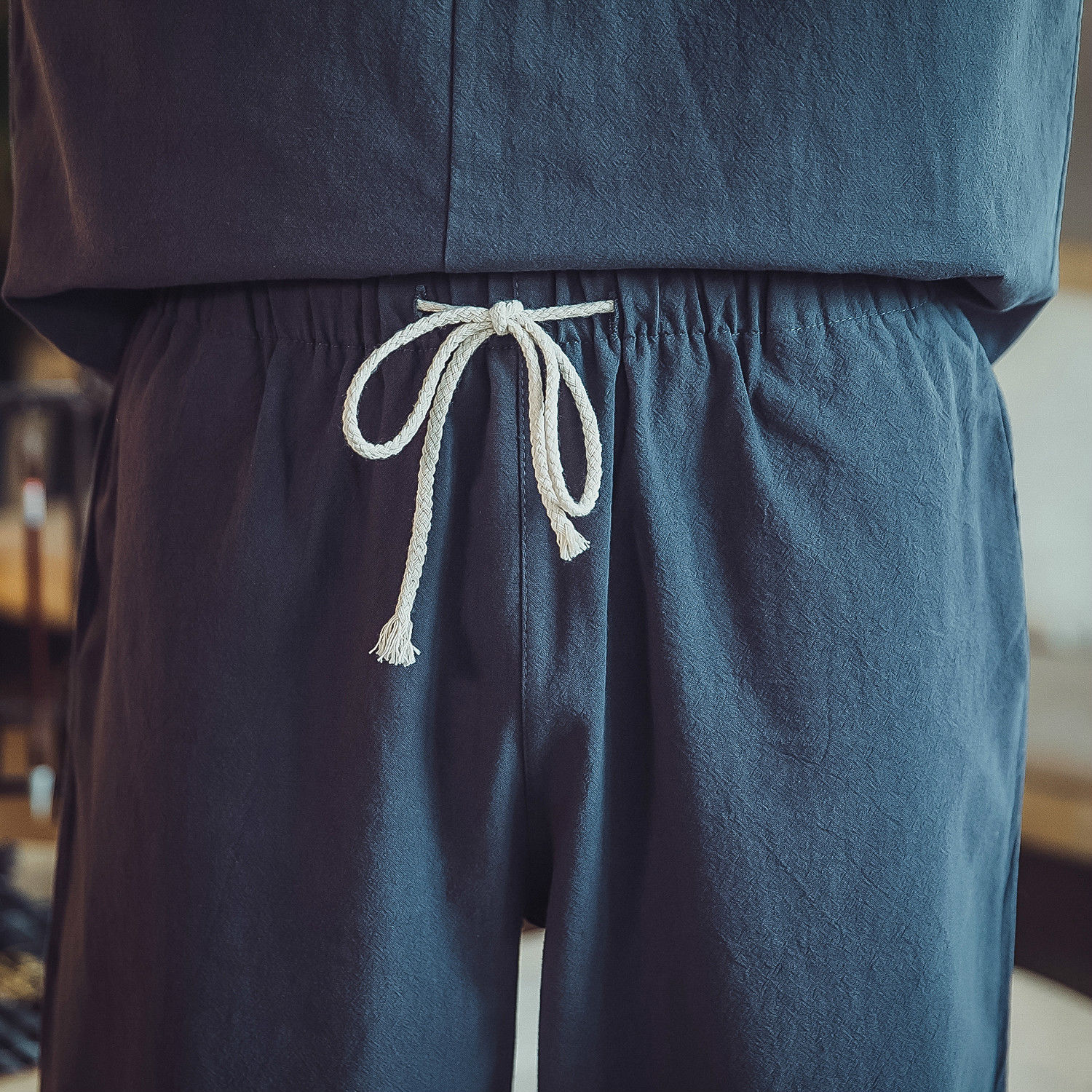 经济允许，男人少把上衣塞裤腰里，太丑!学下图这样，让女人着迷