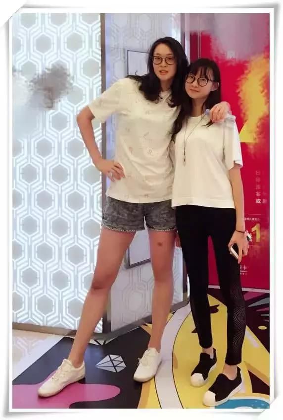 当192惠若琪穿上短裤，网友:见过大长腿，没见过这么长的大长腿