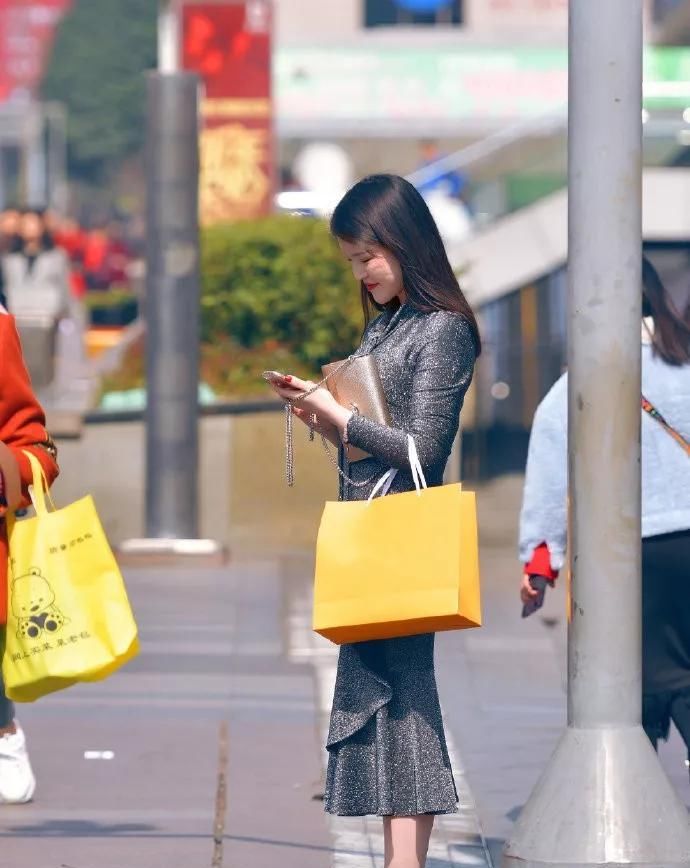  【气质】高跟鞋简约气质,穿出女性身上的独特魅力