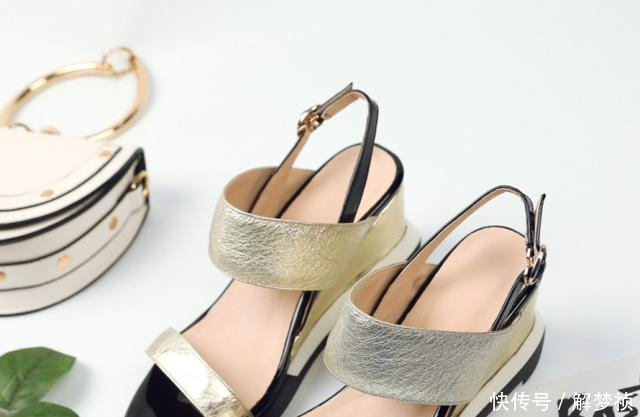 一5多小个子的女人穿的精致坡跟女鞋,上脚显高显瘦,很有女人味