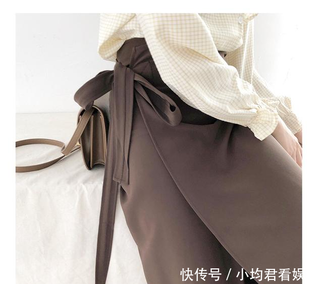 『少女』“半裙少女搭配”透露着一丝优雅感,散发着女性魅力