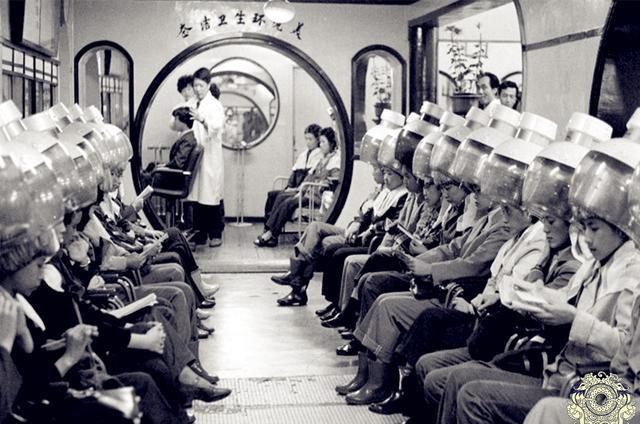  『美女』“发廊”的变迁老照片：图一是清朝理发店，图九是三个美女理发师
