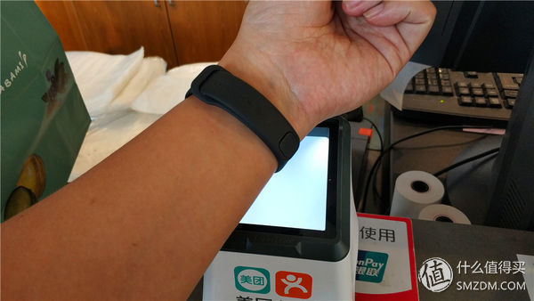 支持离线支付,还能与天猫精灵互动,乐心手环5这次做得用心了