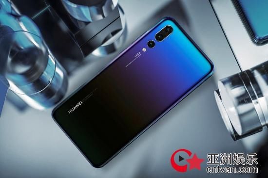 秋冬季如何穿着Chic？看华为P20新配色瞬间提升女性时尚感