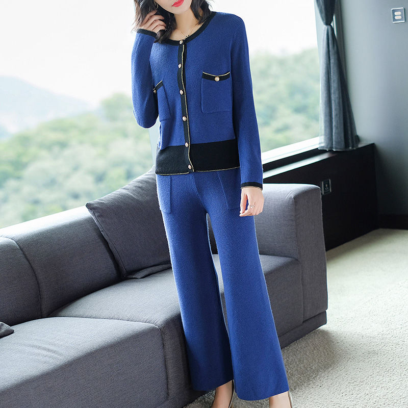 老婆怕冷，秋天从不穿裙装，穿这初款套装，显瘦减龄，超美