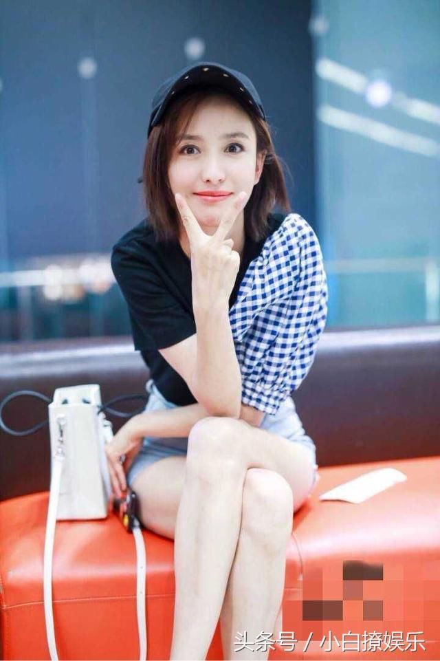 佟丽娅简直了！穿牛仔短裤都崩得那么紧 网友：就这么大胆？