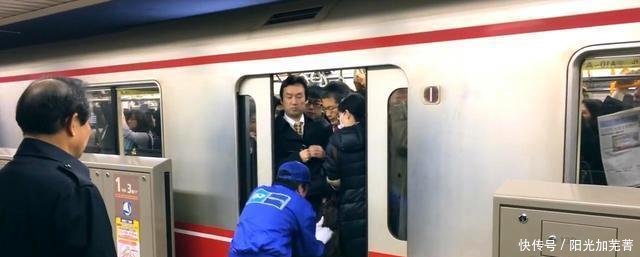  #安检#中国的地铁为什么需要安检而日韩却不用！看看外国网友怎