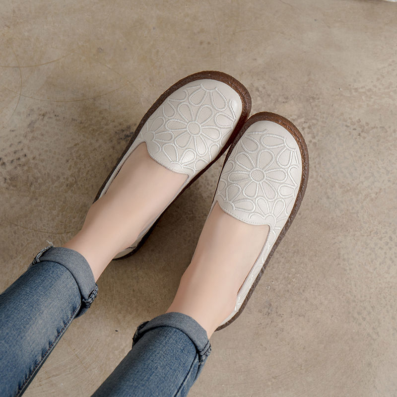 立秋别总穿小白鞋,多看看下面女人这样穿,优雅大方让人挪不开眼