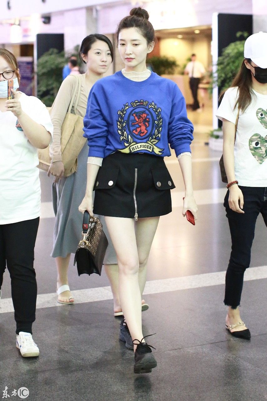 江疏影现身北京，网友:黄金分割的五官怎能不漂亮