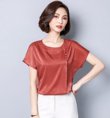 姐姐都45岁了就喜欢穿这样的小上衣，真别说，显得超年轻好美